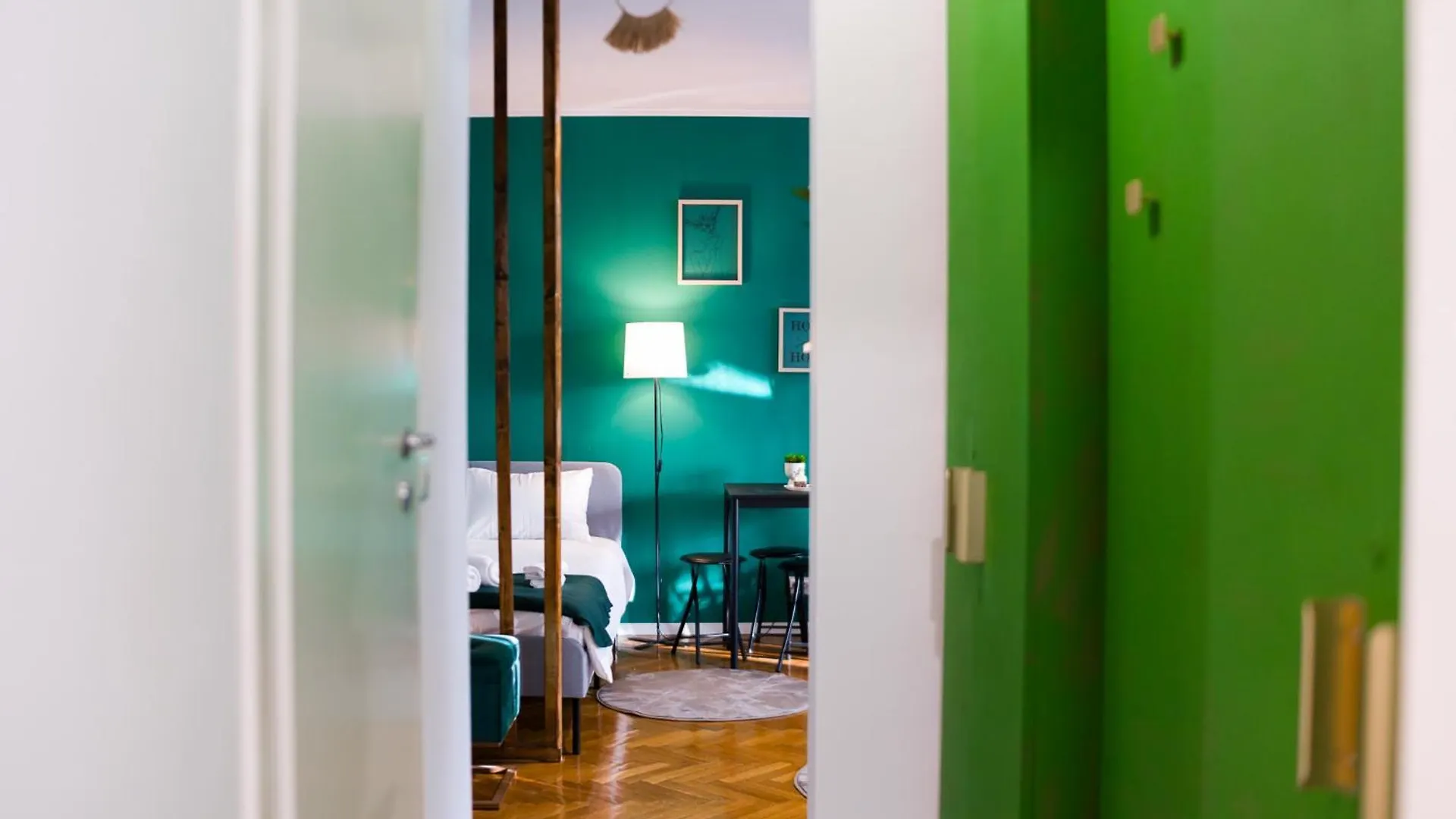 Hacienda Royal Palace - Central Designer Apartment Бухарест Румыния