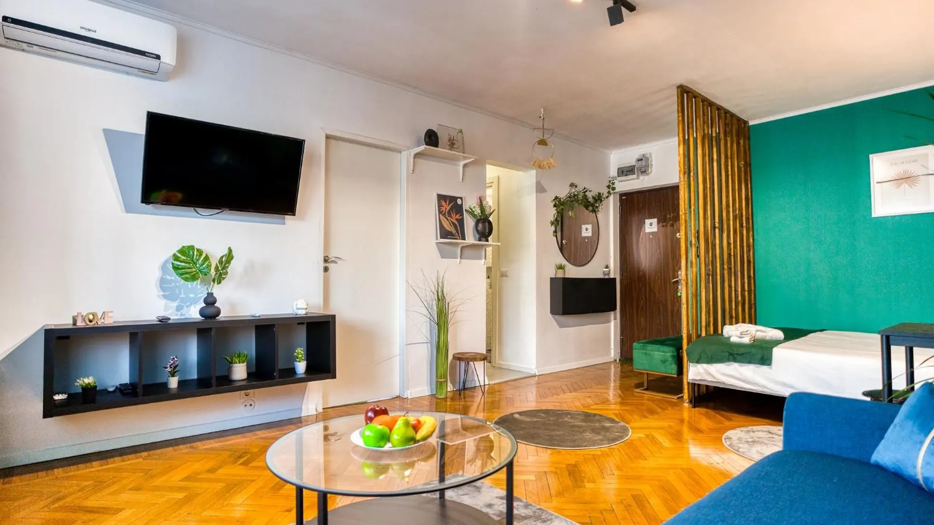 Hacienda Royal Palace - Central Designer Apartment Бухарест