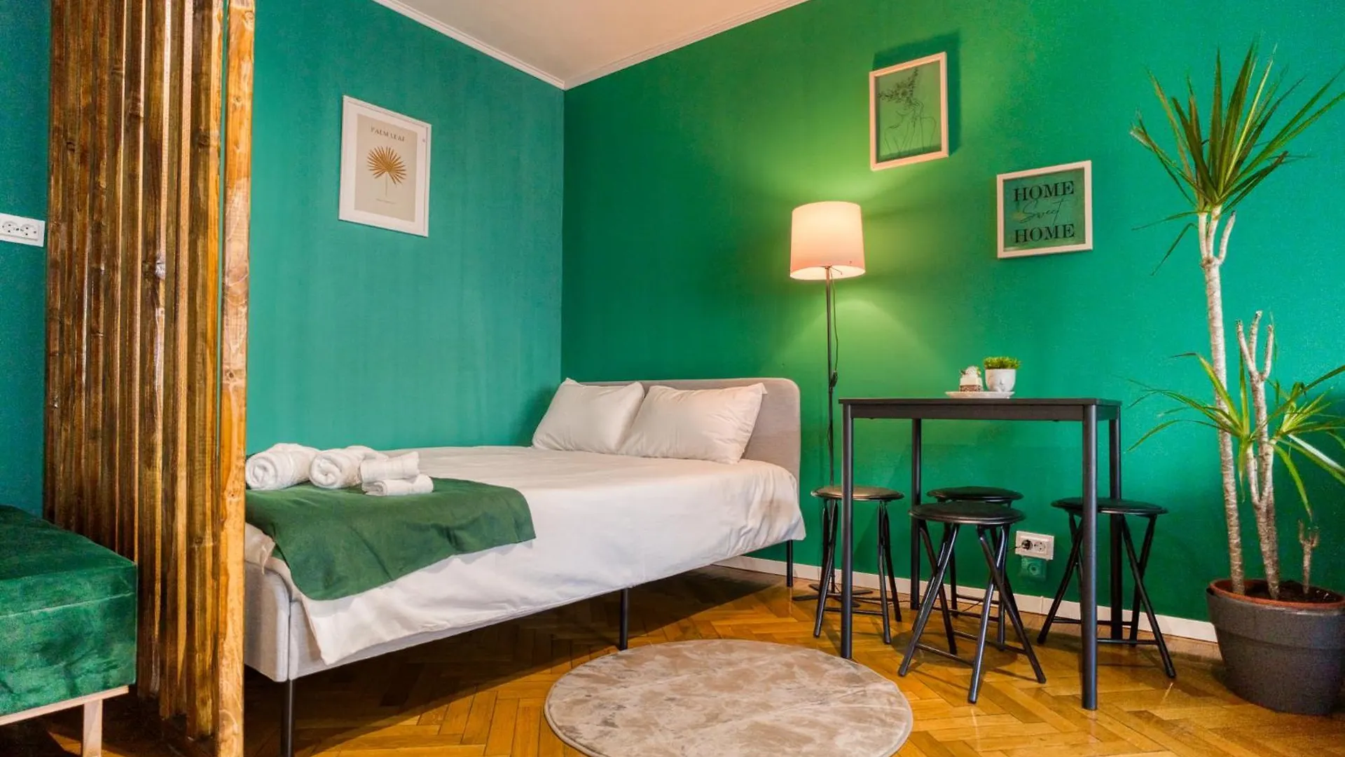 Hacienda Royal Palace - Central Designer Apartment Бухарест Румыния